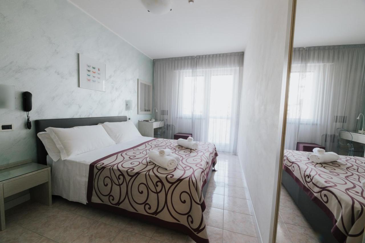 Hotel Gloria Lignano Sabbiadoro Eksteriør billede